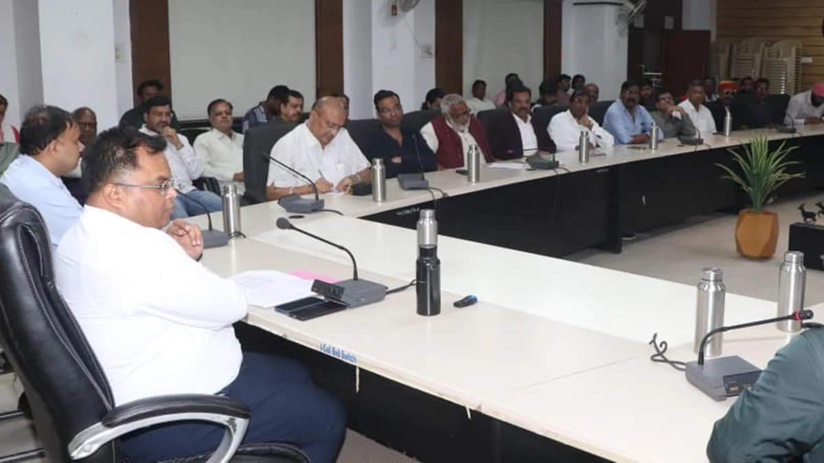 इंदौर की सड़कों पर नहीं चलेंगी 15 साल पुरानी बसें, जारी नहीं किया जाएगा परमिट और फिटनेस