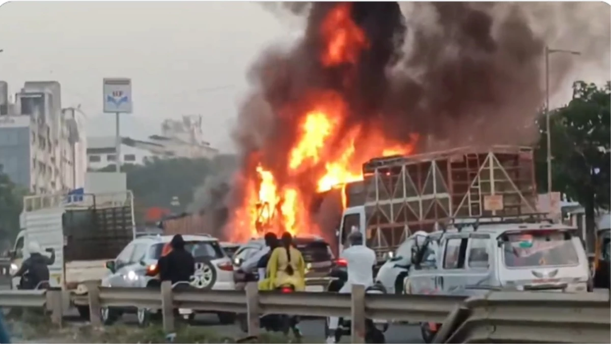 पुणे-बेंगलुरु हाईवे पर बेकाबू कंटेनर टकराया, 8 लोगों की मौत, गाड़ियों में लगी आग