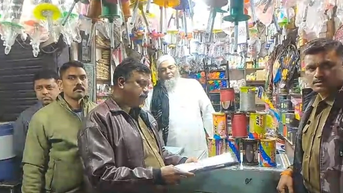 बुरहानपुर में पुलिस ने 15  बंडल चीनी मांझा जब्त किया, दो पतंग बेचने वाले गिरफ्तार