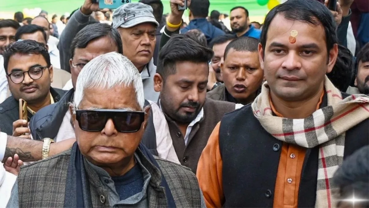 तेज प्रताप की दही-चूड़ा पार्टी में पहुंचे लालू यादव, तेजस्वी यादव के नहीं आने पर कसा तंज