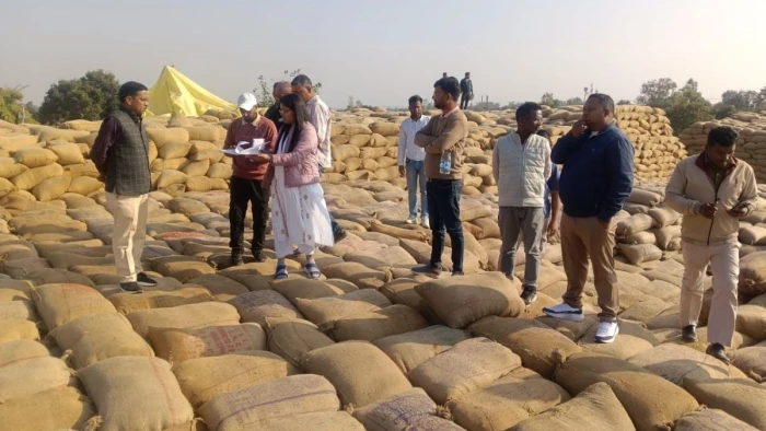 हाईटेक निगरानी, लो-टेक ईमानदारी! सूरजपुर में छह करोड़ का धान घोटाला, पारदर्शिता के दावों की खुली पोल