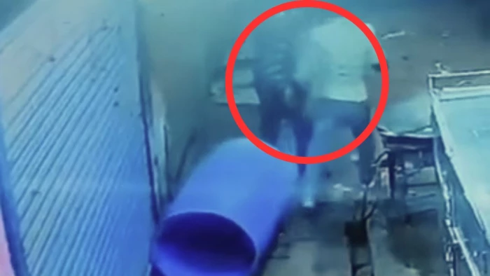 दतिया में प्लास्टिक की टंकी चोरी करने वालों पर मालिक ने रखा इनाम, डर के मारे सामान वापस रख गए चोर; Video Viral