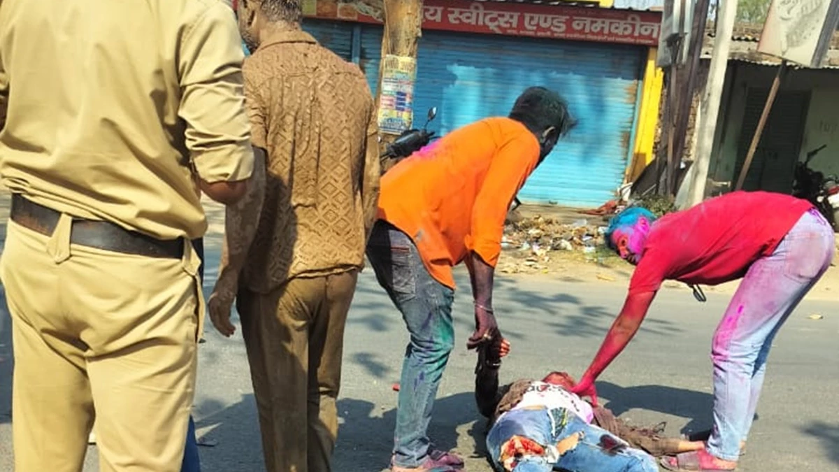 रंग खेलने निकले थे, तेज स्पीड में चला रहे थे गाड़ी, अंबिकापुर में बाइक-स्कूटी की टक्कर में दो की मौत, दो की हालत नाजुक