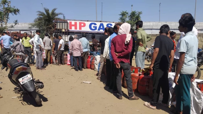 MP के राजगढ़ में गैस एजेंसियों के लिए नए नियम लागू, ज्यादा पैसे लिए तो होगी कार्रवाई, कलेक्टर का आदेश