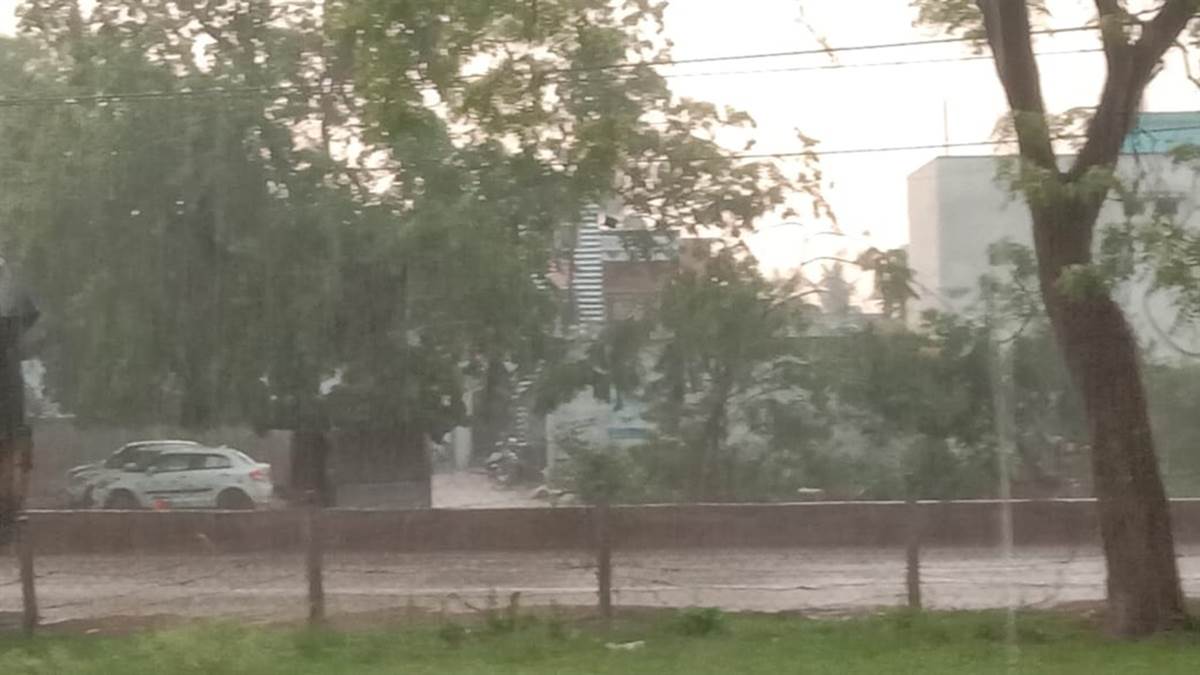 Raipur Weather: रायपुर में बारिश का सिस्‍टम हुआ कमजोर, लेकिन IMD का आज भी अलर्ट, अब शुरू होगी आफत की गर्मी