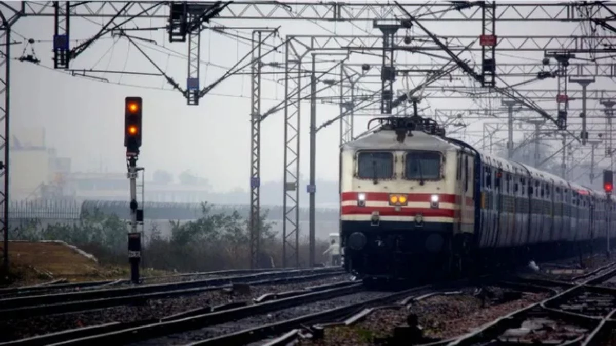 Tatkal Ticket Booking: तत्काल टिकट बुकिंग का टाइम बदलने की सूचना गलत, आईआरसीटीसी ने कही यह बात