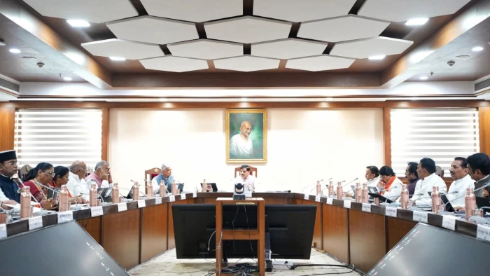 MP कैबिनेट का बड़ा फैसला: 8 नए वन स्टॉप सेंटर और UCC के लिए बनेगी विशेष कमेटी