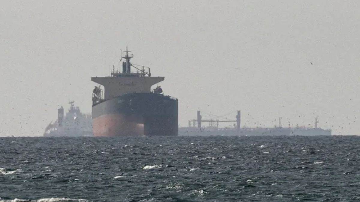 होर्मुज में अमेरिकी नाकेबंदी के बावजूद गुजरा ब्लैकलिस्टेड चीनी टैंकर, अंतरराष्ट्रीय स्तर पर मची हलचल