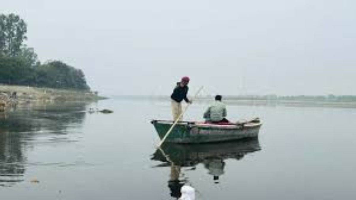 वृंदावन नाव हादसे के बाद बड़ा फैसला: यमुना में डबल डेकर मोटरबोट पर प्रतिबंध,पंजीकरण भी नहीं होगा