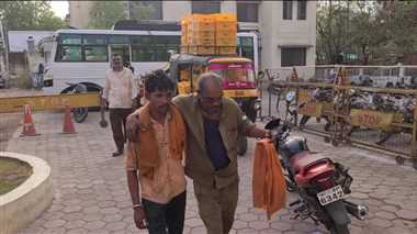 खंडवा में ड्राइवर को पीटकर बस के कांच फोड़े