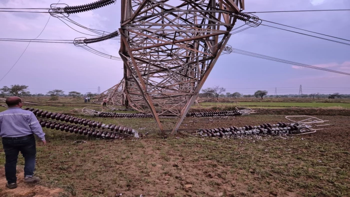 जांजगीर के अकलतरा क्षेत्र में धराशायी हुआ 400 केवी टावर, ग्रिड फेल, तीन यूनिट ट्रिप: कई राज्यों में बिजली संकट की आहट