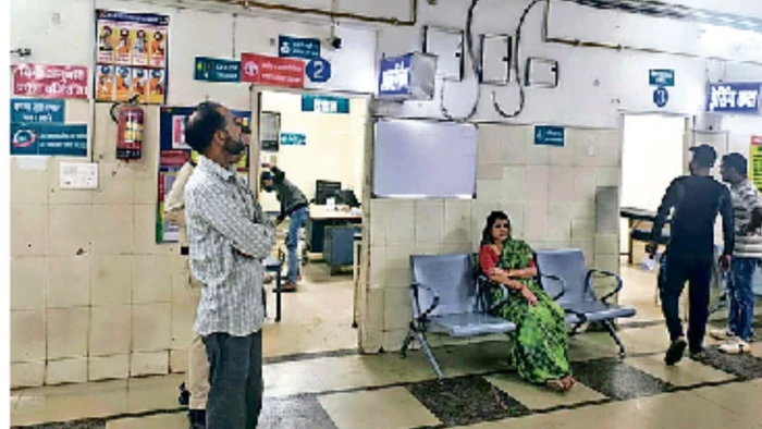 रात में ग्वालियर के मुरार जिला अस्पताल में एक्सरे रूम पर ताला, आइसीयू से एक्सपर्ट डॉक्टर गायब