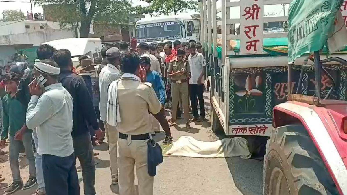 नरसिंहपुर में ट्रैक्टर-बाइक की टक्कर में युवक की दर्दनाक मौत, ग्रामीणों ने किया चक्काजाम