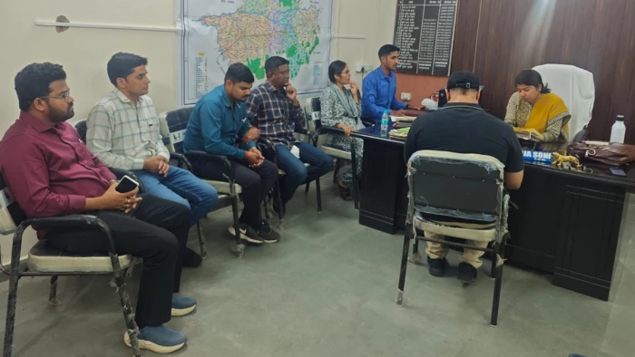 नरसिंहपुर मे एसडीएम कार्यालय का स्टेनो 30 हजार की रिश्वत लेते रंगे हाथों गिरफ्तार