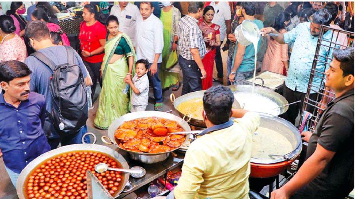 Indore Sarafa Chaupati: इंदौर की सराफा चाट-चौपाटी में कम होंगी दुकानें, अब सिर्फ पुरानी दुकानों को ही मिलेगी अनुमति