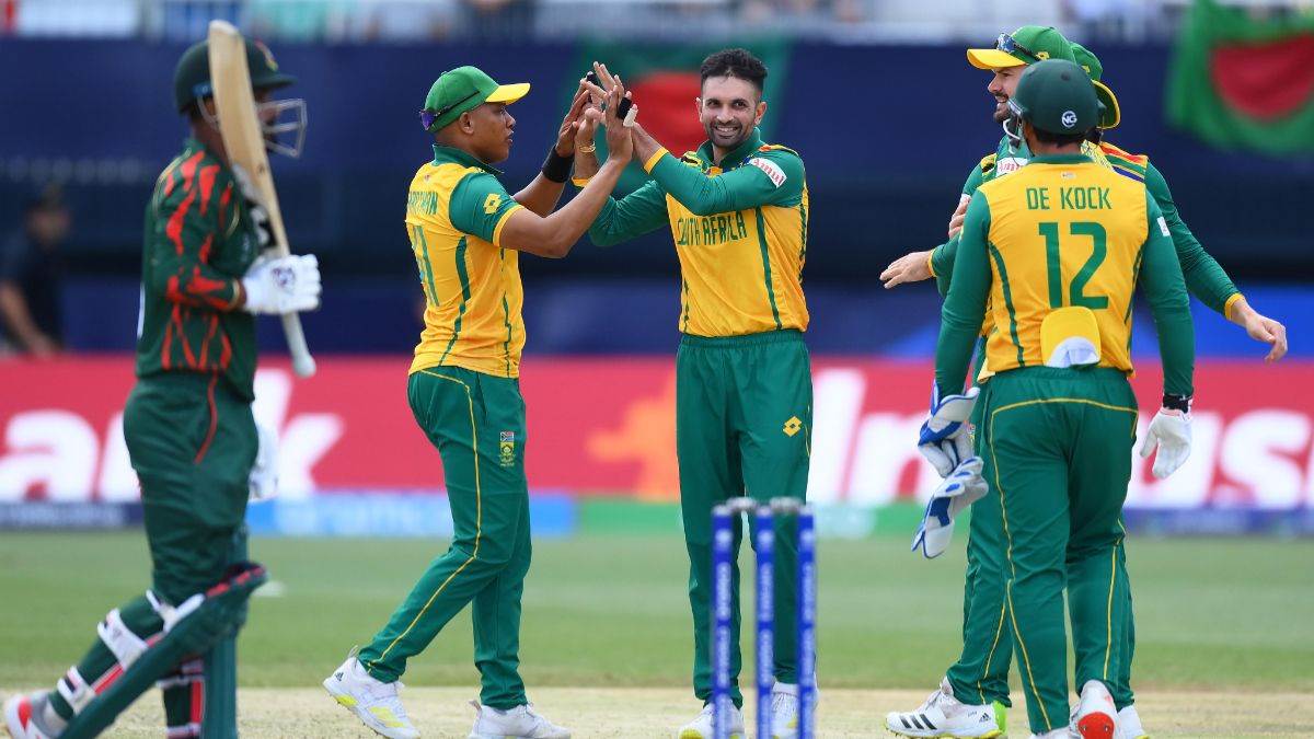 T20 World Cup 2024 में गेंदबाजों ने मचाया तहलका, टीमों के लिए 100 रन बनाना हुआ मुश्किल, बन गया रिकॉर्ड