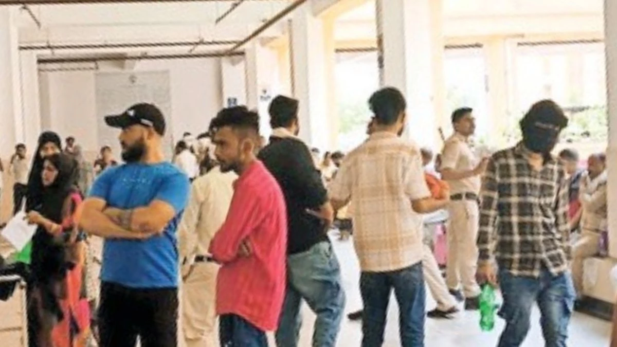 Gwalior: 1000 बिस्तर वाले अस्पताल की बिजली गुल, टॉर्च की रोशनी में डॉक्टरों को करना पड़ा ऑपरेशन, बिना इलाज के लौटे मरीज