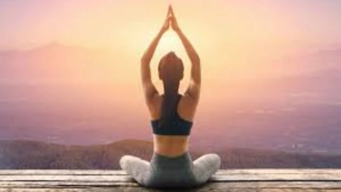 गर्मी के मौसम में स्वस्थ रहने के लिए नियमित करें योग, प्राकृतिक और सरल उपाय साबित होगा