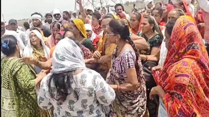 खंडवा में टॉवर विवाद में किसानों की जीत, तीस लाख का मुआवजा तय, अन्य जिलों से भी आए ग्रामीण
