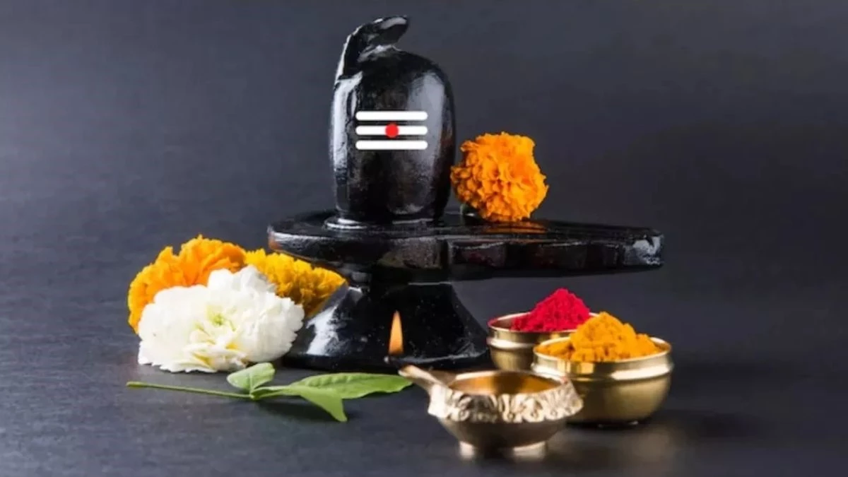 Sawan Rudrabhishek: शिवलिंग का इन 8 वस्तुओं से करें अभिषेक, पूरी होगी हर मनोकामना