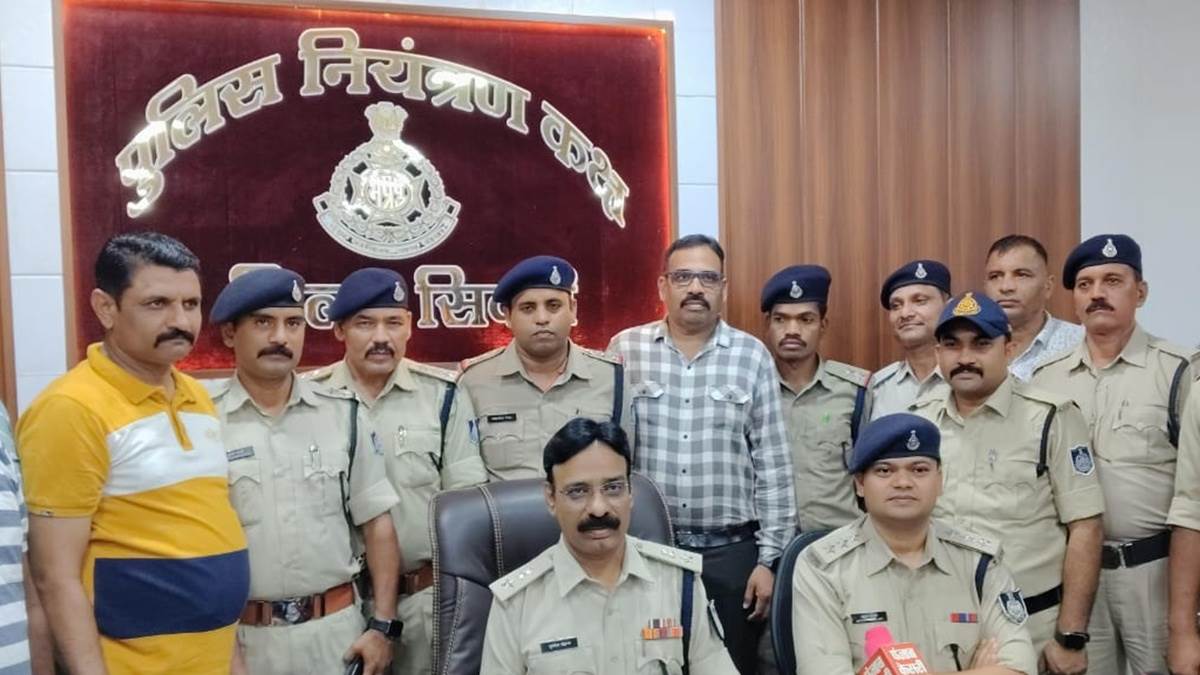 सिवनी के व्‍यापारियों के घर चोरी करने वाले गिरोह के चार सदस्‍य ग्‍वालियर में धराये, लाखों रुपये के जेवरात-देशी कट्टा बरामद