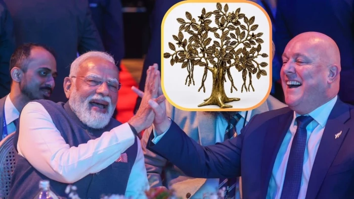 बस्तर के लोगों के लिए गर्व का पल: पीएम मोदी ने न्यूजीलैंड के प्रधानमंत्री  को भेंट की ढोकरा 'ट्री ऑफ लाइफ' शिल्पकृति