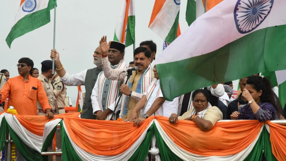 सीएम मोहन यादव ने विपक्ष पर साधा निशाना, 'नौका तिरंगा यात्रा' में बोले- लोकतंत्र के स्तंभों पर सवाल उठा रही कांग्रेस