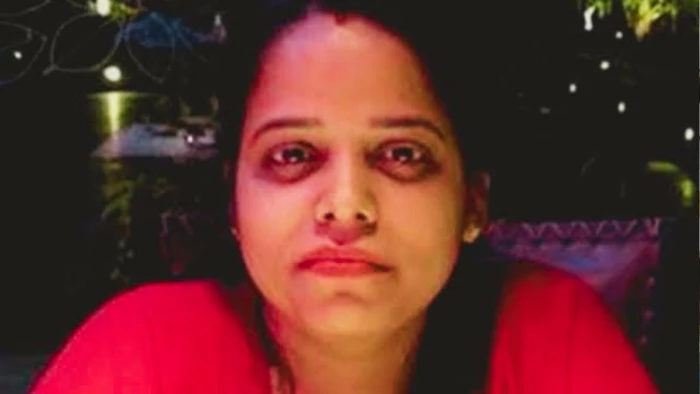 भोपाल में IAS नेहा मराव्या के खिलाफ कर्मचारियों का प्रदर्शन, दो महिला अधिकारियों को बैठक से बाहर करने का आरोप