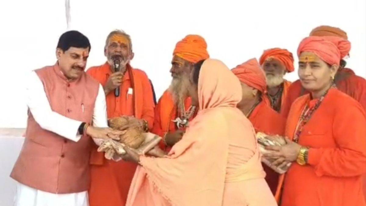 बड़वानी पहुंचे CM मोहन यादव, खाटू श्यामजी मंदिर में दर्शन, जन विश्वास अभियान में जनता की शिकायतों का करेंगे समाधान