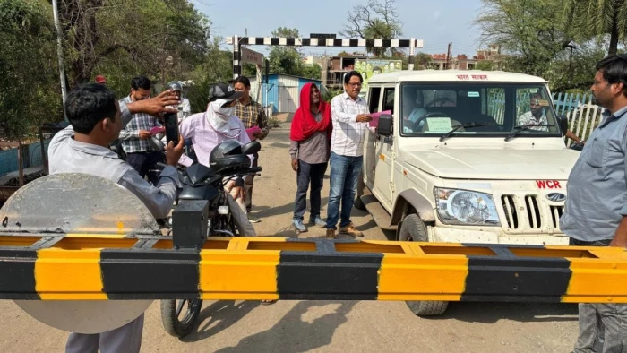 भोपाल मंडल में समपार फाटक खत्म करने की तैयारी, 2027 तक 11 हटेंगे; 36 आरओबी चालू, 12 पर काम जारी