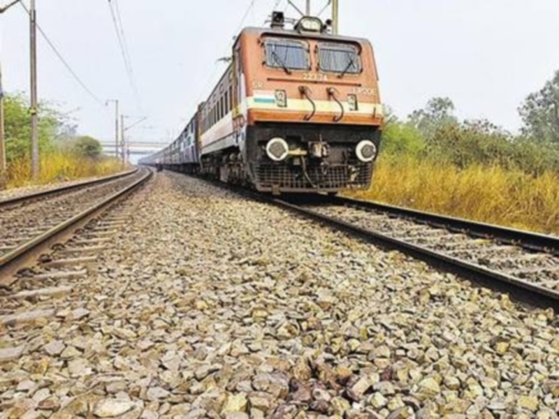 Bilaspur Railway News: पूर्व तट रेलवे में पटरी से उतरी मालगाड़ी, दो ट्रेन रद और एक परिवर्तित रेलमार्ग से चल रही