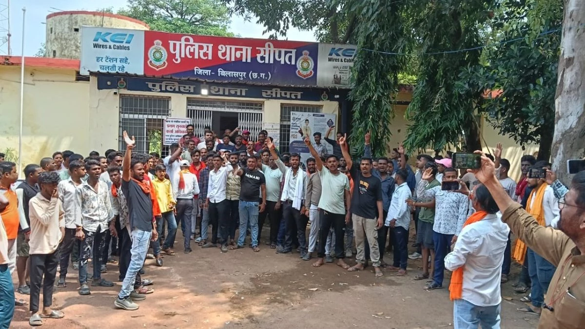 बिलासपुर में मतांतरण का 'गंदा' खेल... 200 लोगों का हो रहा था कन्वर्जन, पुलिस ने मारी रेड, 7 गिरफ्तार