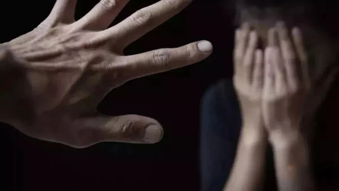 कक्षा एक की छात्रा को पीटा, कमरे में ले जाकर की अश्लील हरकत... अलीगढ़ में चौकीदार के लड़के की काली करतूत