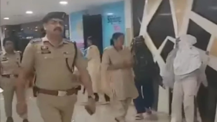 भिलाई के सूर्या टीआई मॉल के स्पा सेंटर में पुलिस की दबिश, आठ युवतियों के खिलाफ हुई ये कार्रवाई