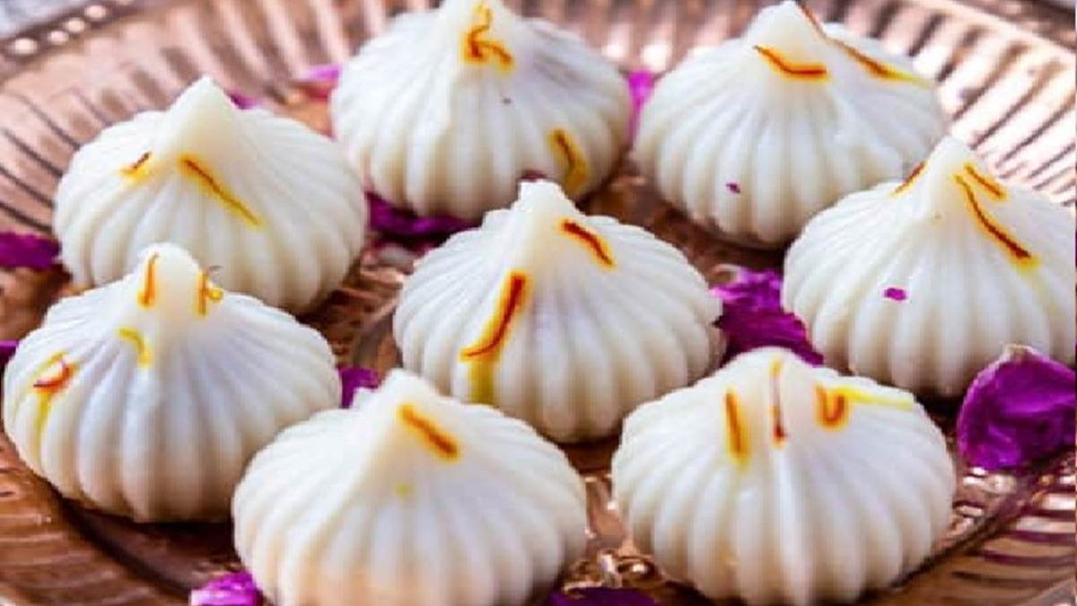 गणपति भोग में इस बार 1100 रुपए का मोदक, 480 ग्राम के ड्राई फ्रूट्स में स्ट्राबेरी और केसर का स्वाद