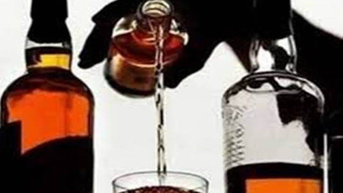 सागर में जहरीली शराब से मौतों के बाद भी नहीं जागा बम्हनी प्रशासन, ठरका बना अवैध शराब का हब