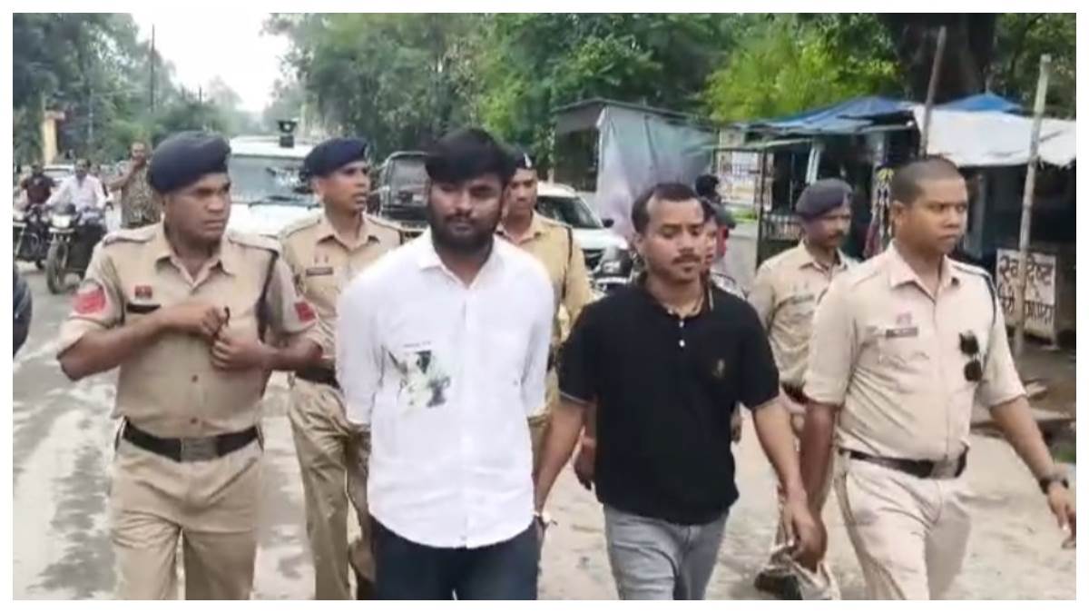 तेरा बाप पुलिस वाला है हमारा क्या कर लेगा, कहकर की गई थी IPS के बेटे से मारपीट, अंबिकापुर पुलिस ने निकाला जुलूस