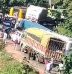 Raisen News: बालमपुर घाटी में अधिक भार वाला ट्रक रुकने से लगा जाम
