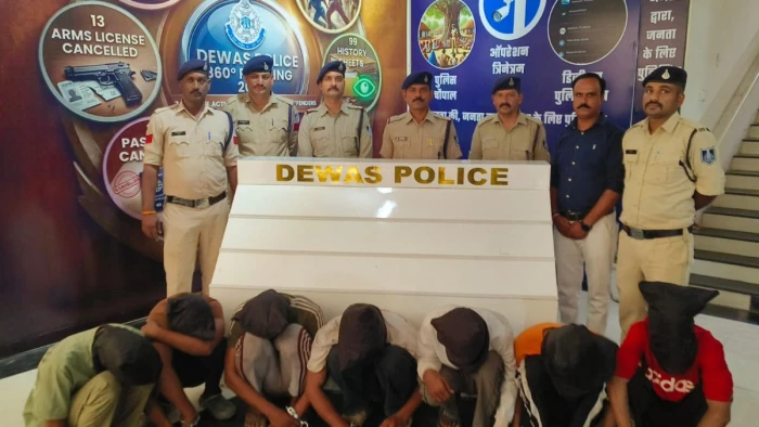 देवास में 15 टन प्याज की डकैती का खुलासा, चाकू की नोक पर ट्रक लूटने वाले 7 आरोपी गिरफ्तार, 30 लाख का माल बरामद