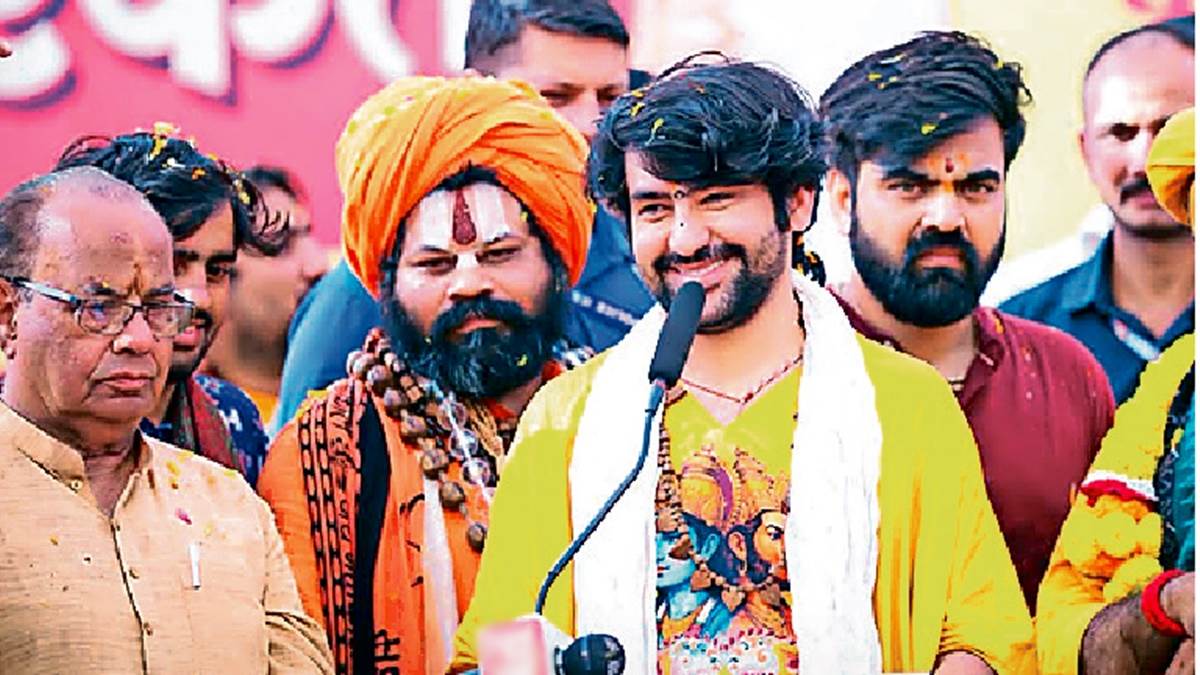 सनातन हिंदू एकता यात्रा में दमोह में पंडित धीरेंद्र कृष्ण शास्त्री ने दिया जातिवाद छोड़ राष्ट्रवाद अपनाने का संदेश