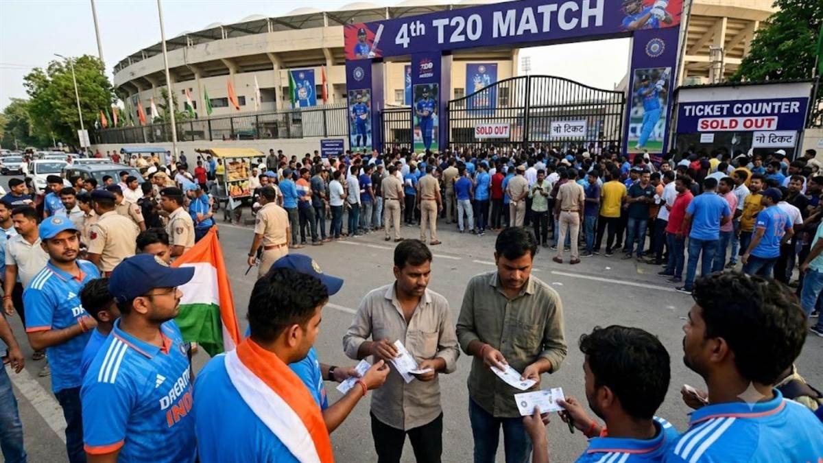 IND vs WI: हैदराबाद टी-20 मुकाबले से पहले टिकटों की कालाबाजारी, फ्री का पास 6,000 रुपये में बेचा, HCA के सदस्य समेत चार गिरफ्तार