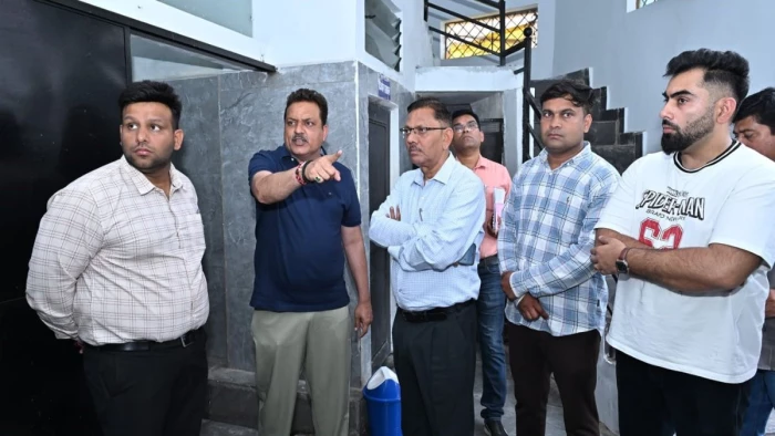जबलपुर में पीपीपी मोड पर संचालित टाॅयलेट पर ताले, गंदगी के साथ मिले कब्जे; सागरदीप को टर्मिनेशन नोटिस देकर लगाया एक लाख जुर्माना