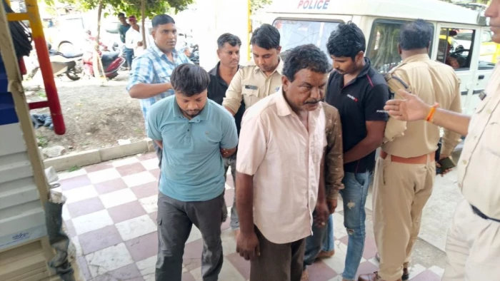 पीथमपुर की फैक्ट्री में चोरी, दो करोड़ रुपये का 11 टन तांबे का स्क्रैप पांच वाहनों में ले जा रहे थे, उज्जैन पुलिस ने किया जब्त