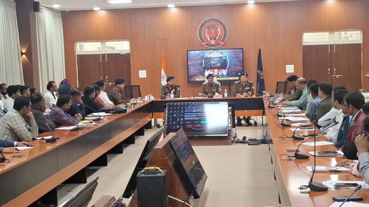 इंदौर में स्कूल और कॉलेज बसों में नियमों का पालन करने के सख्त निर्देश, ड्राइवरों शारीरिक स्थिति की भी करनी होगी जांच