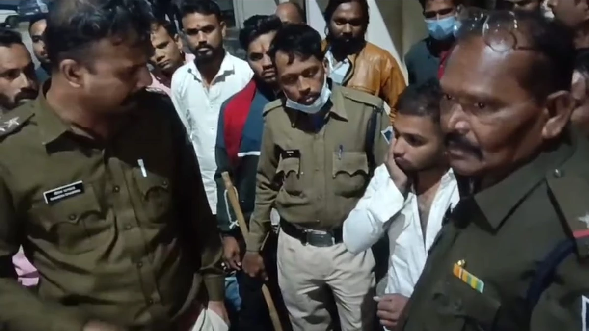 खंडवा जिला अस्पताल में युवती से छेड़छाड़ कर मतांतरण का दबाव बनाने वाले दो आरोपी गिरफ्तार