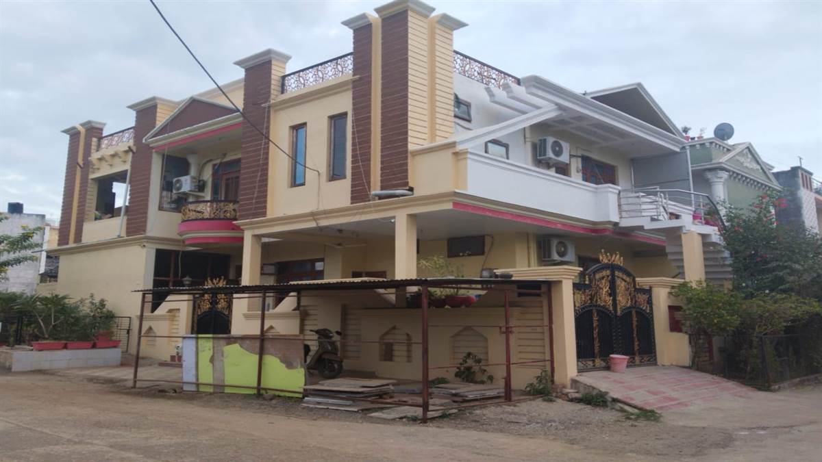 Jabalpur News सेवानिवृत्त कार्यपालन अभियंता के मकान में हो रही थी