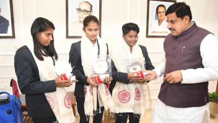 CM मोहन यादव ने दृष्टिबाधित महिला टी-20 वर्ल्ड कप की विजेता खिलाड़ियों को किया सम्मानित, सभी को मिलेगा 25 लाख का प्रोत्साहन