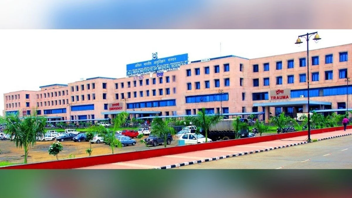 एम्स भोपाल का चमत्कार, राई के दाने से भी छोटे ट्यूमर को बाहर निकाला, 13 साल से तड़प रहे मरीज को दी राहत