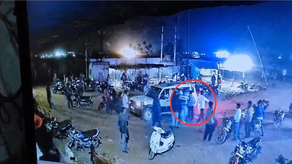 Raipur News: शराब की दुकान पर काम करने वाले 4 कर्मचारियों को उठा ले गए बदमाश, देखती रह गई भीड़