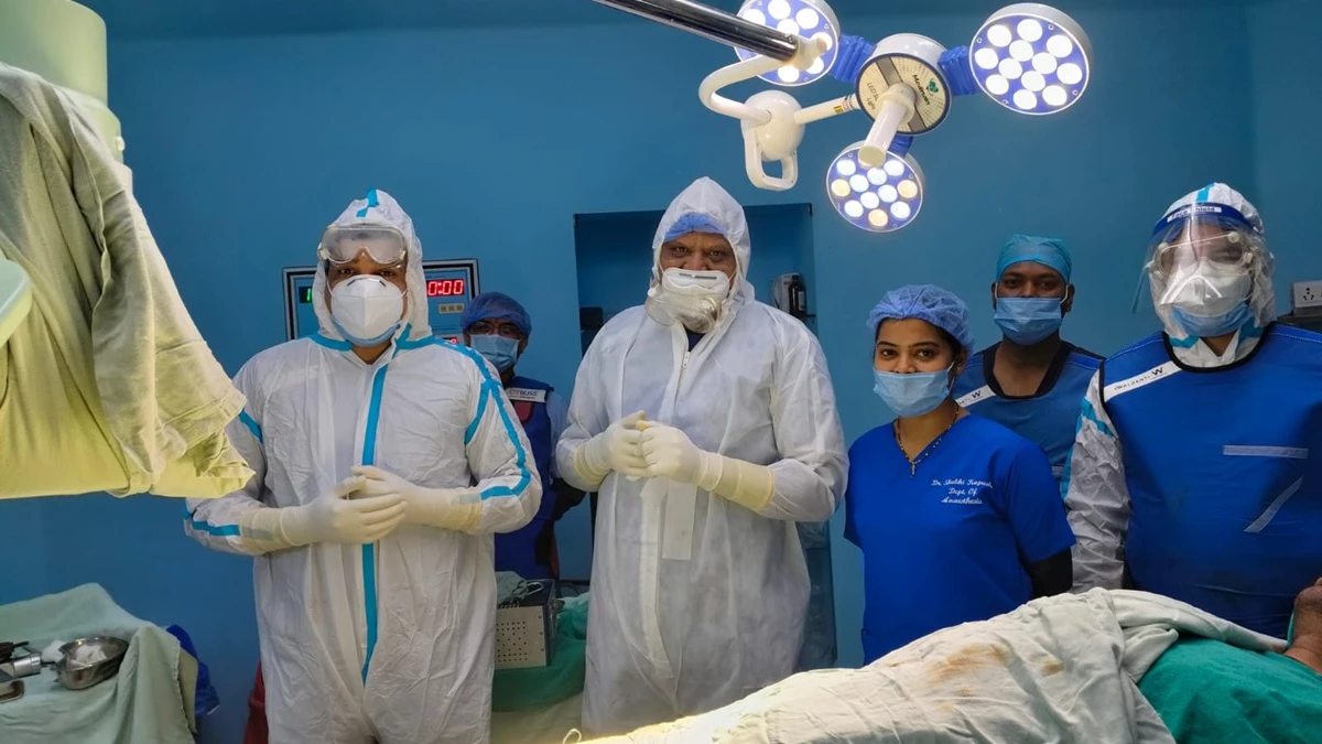 HIV संक्रमित को सबने ठुकराया, रोग का पता चलते ही परिवार ने छोड़ा साथ, मेडिकल कॉलेज से भी भगाया, जिला अस्पताल के डाॅक्टरों ने की सर्जरी